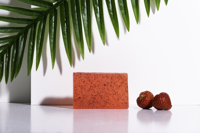 OLIVE TOUCH SOAP  STRAWBERRY 100 GR 